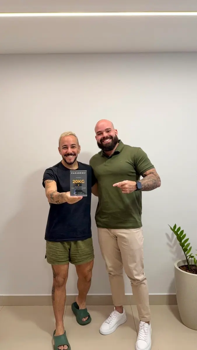Paciente do Luan Costa celebrando a conquista de 20 kg