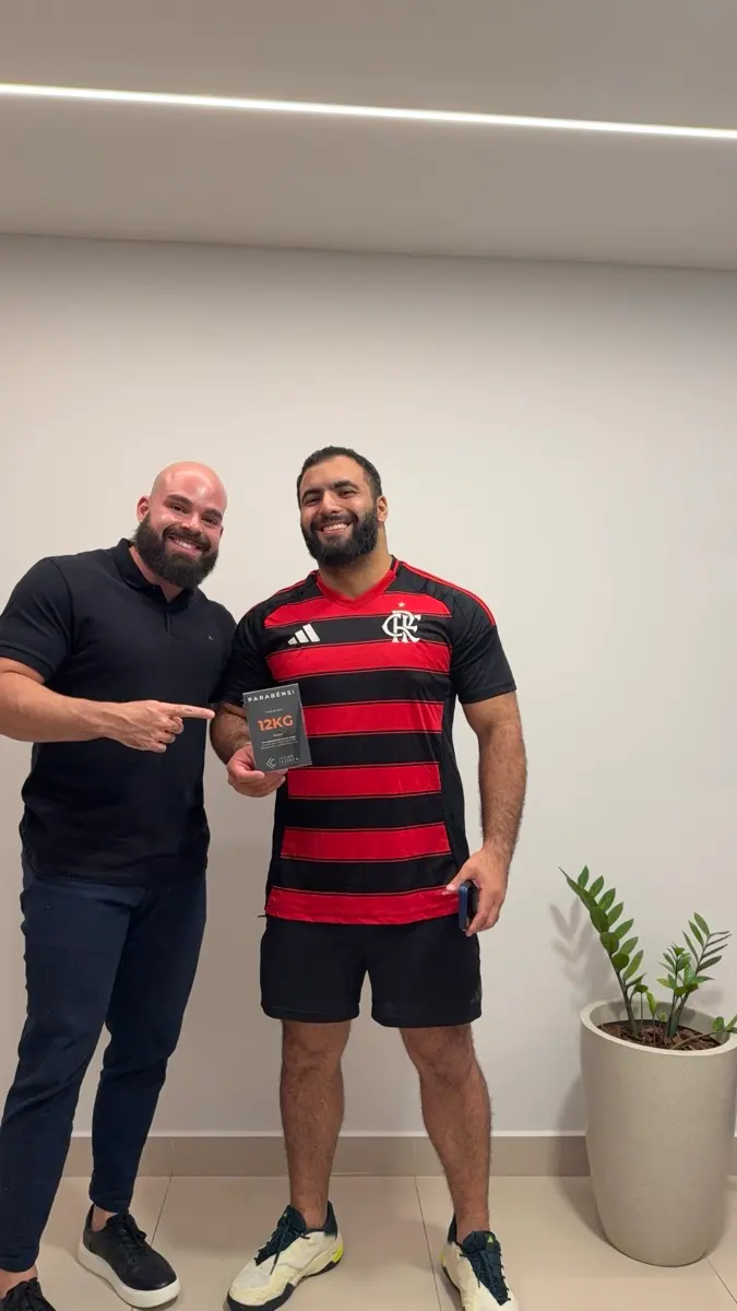 Paciente do Luan Costa celebrando a conquista de 12 kg
