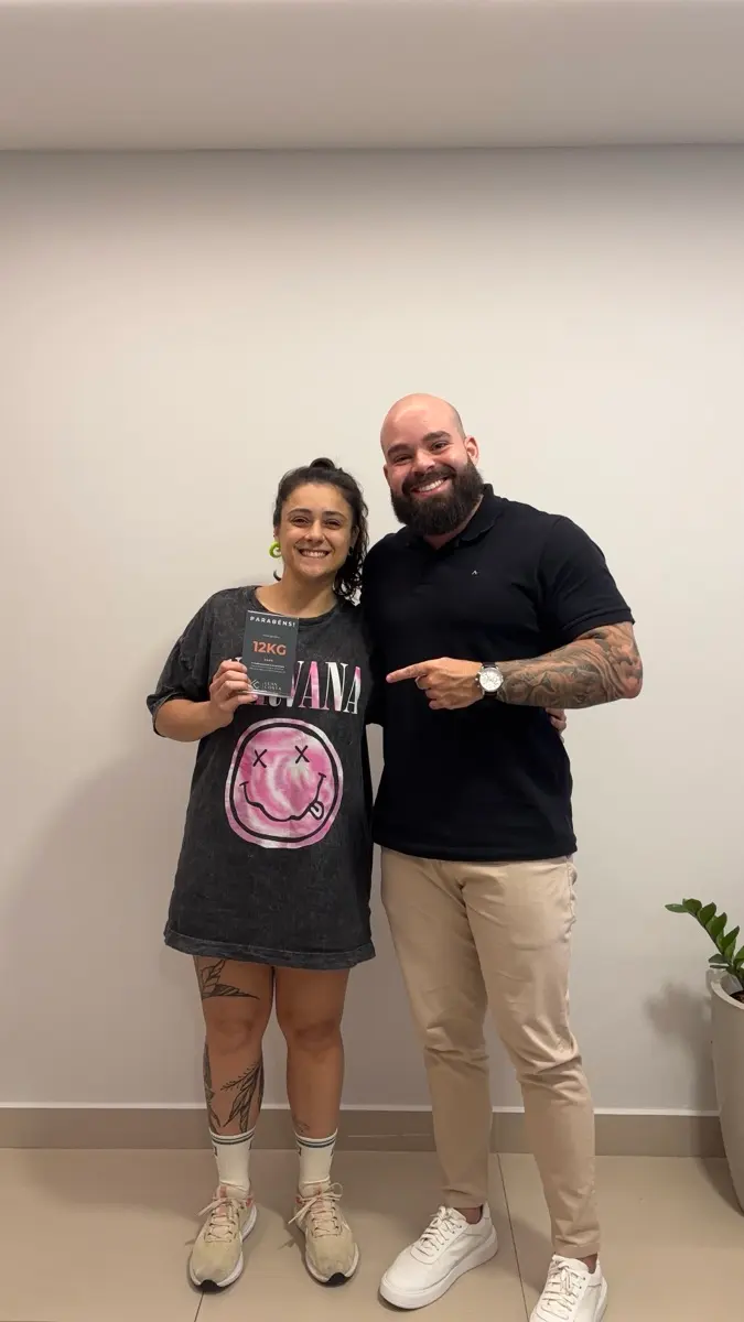 Paciente do Luan Costa celebrando a conquista de 12 kg