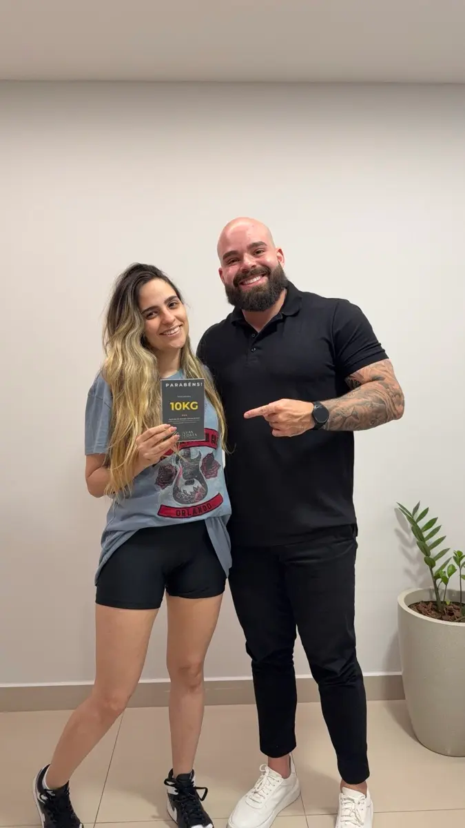 Paciente do Luan Costa celebrando a conquista de 10 kg